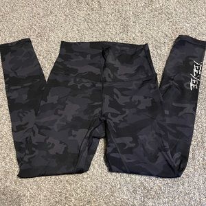 YeeYee camo leggings sz small